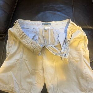 Peter Millar Men's Beige Shorts size 34 but fits as a 31/32